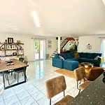 & Beach, Pool וילה קרקסון