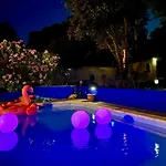 & Beach, Pool וילה