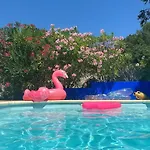 & Beach, Pool וילה *